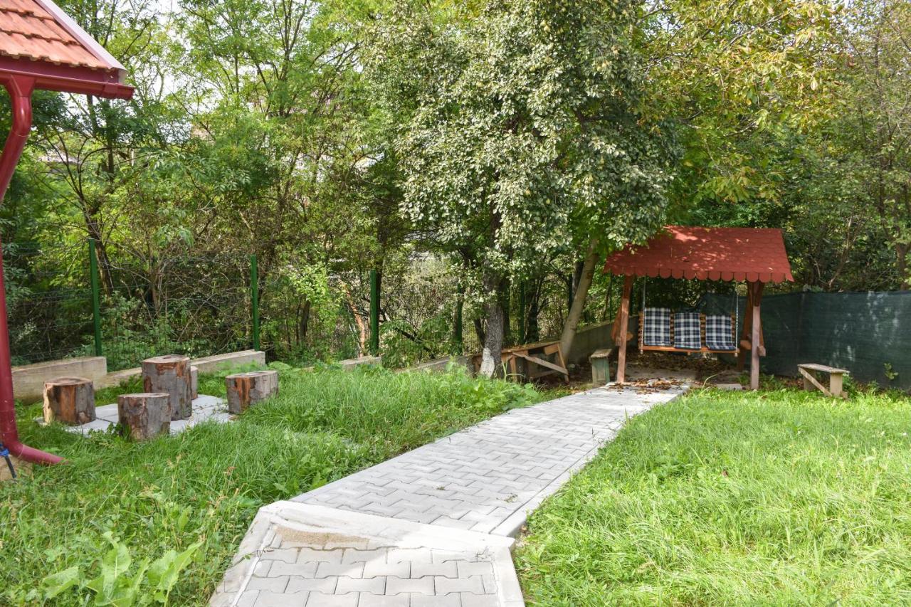 Tomis House Hotel Curtea de Argeş Esterno foto